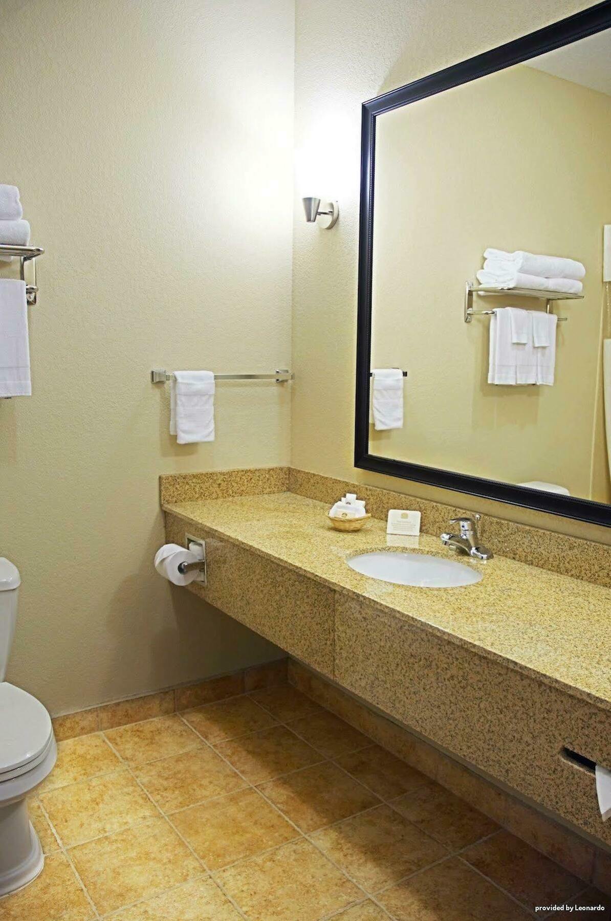 Best Western Plus Eastgate Inn & Suites Wichita Bilik gambar